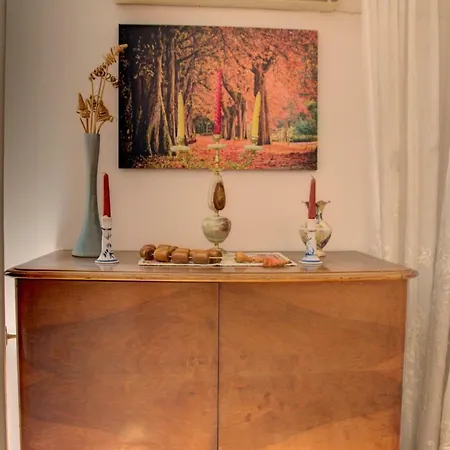 Old Town Apartment *